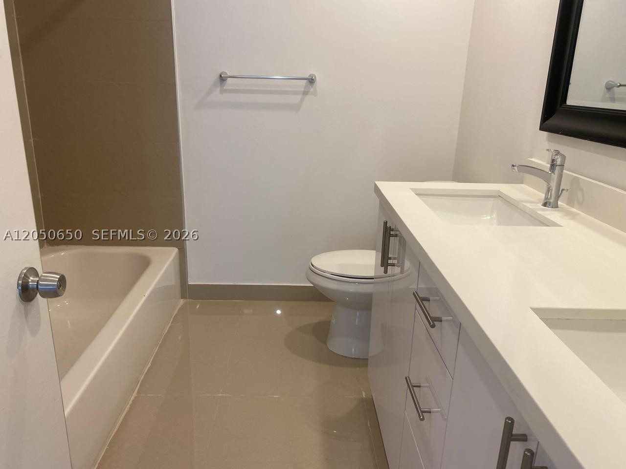 100 Lakeview Dr #316, Weston FL 33326