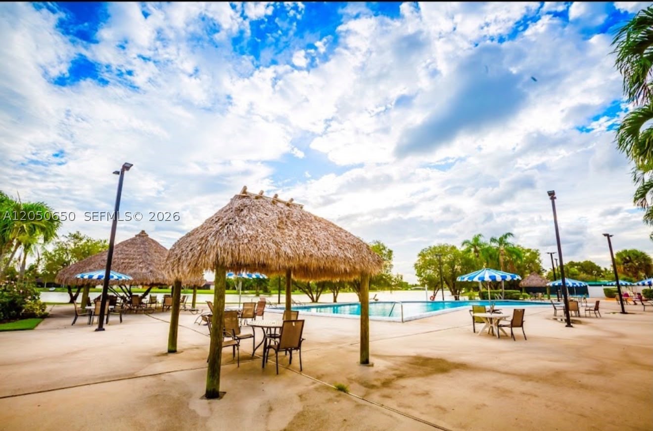 100 Lakeview Dr #316, Weston FL 33326