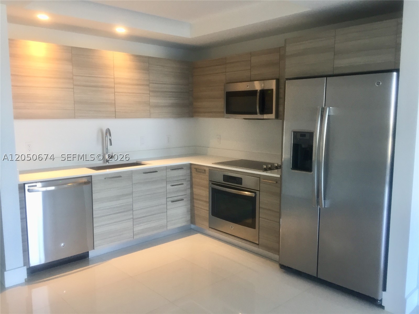 121 NE 34th St #912, Miami FL 33137