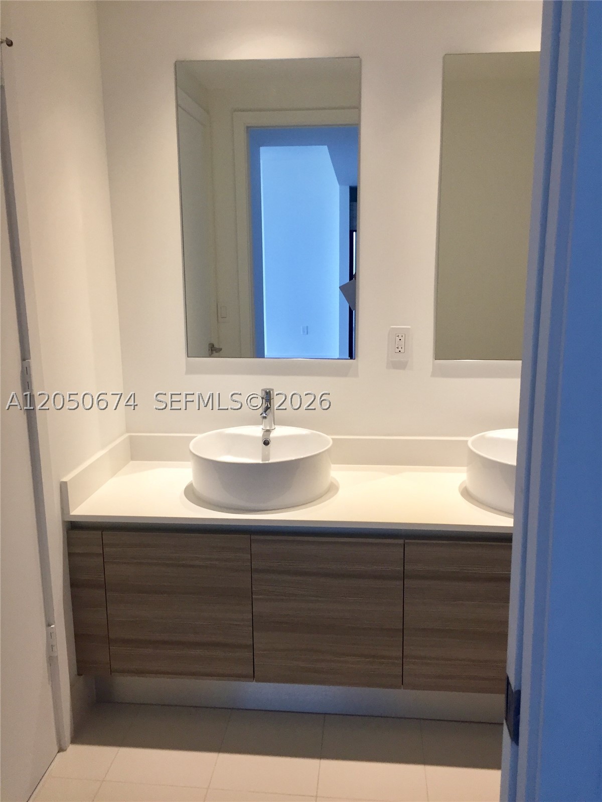 121 NE 34th St #912, Miami FL 33137