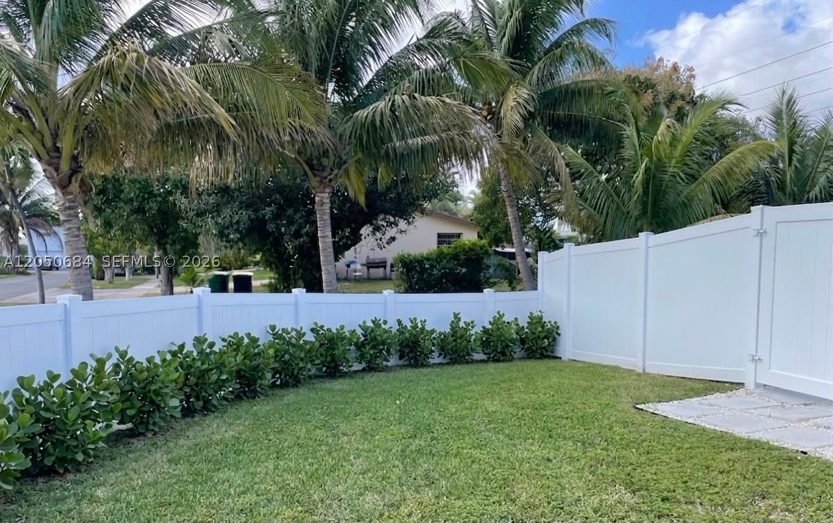 1370 NW 3rd St #., Dania Beach FL 33004