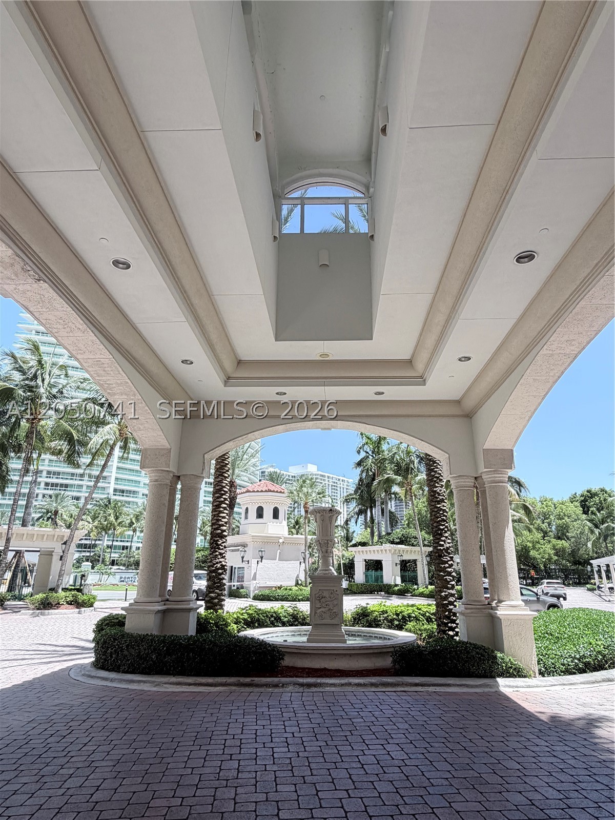 20000 E Country Club Dr #405, Aventura FL 33180