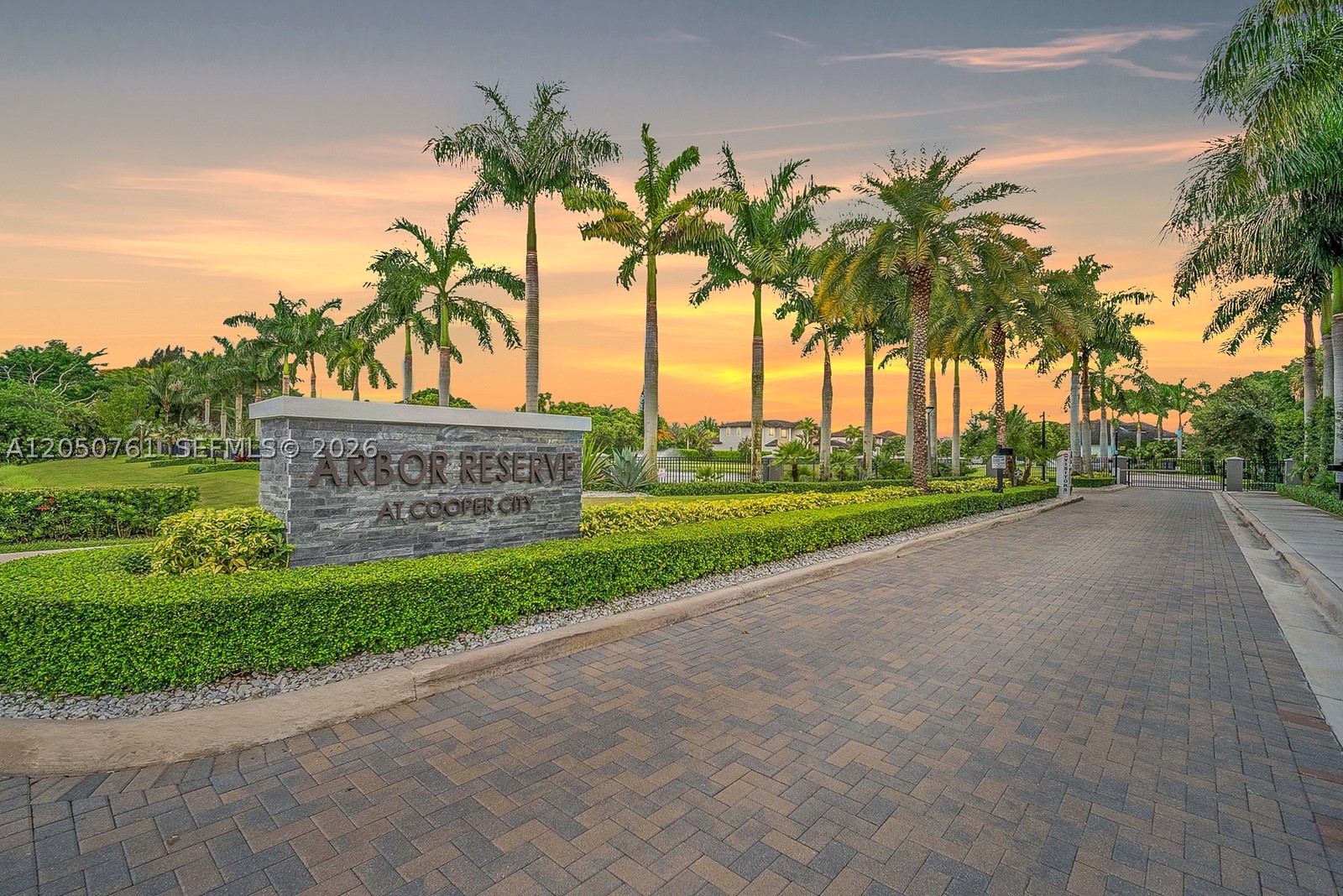 10702 SW 53rd St, Cooper City FL 33328