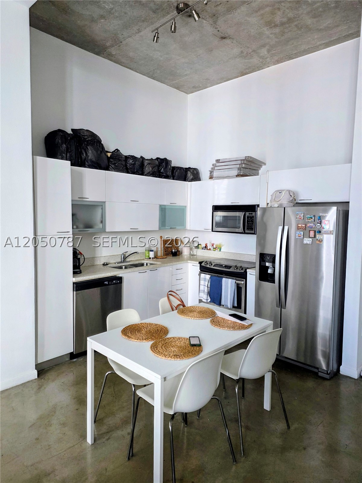 234 NE 3rd St #UPH09, Miami FL 33132