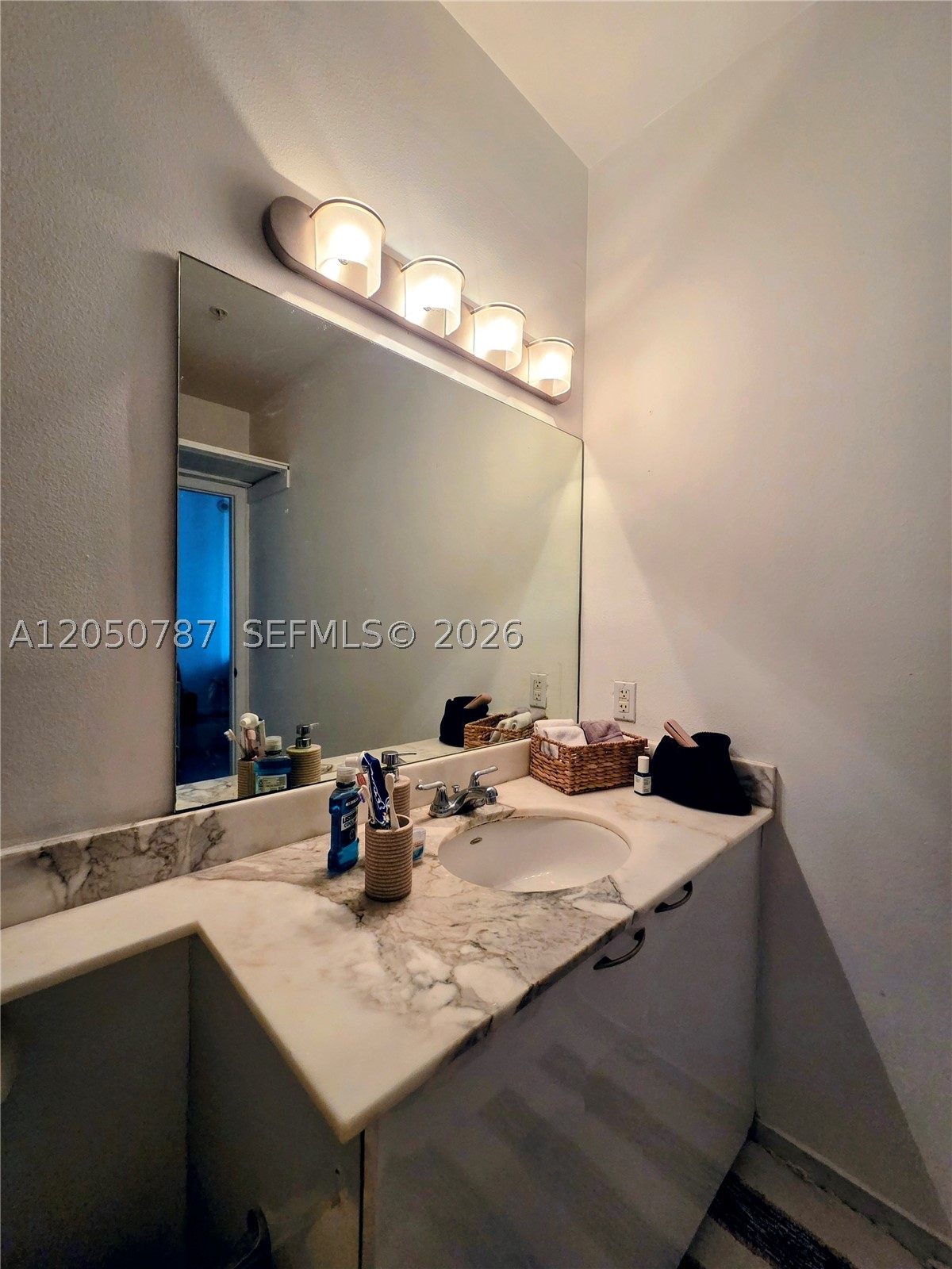 234 NE 3rd St #UPH09, Miami FL 33132