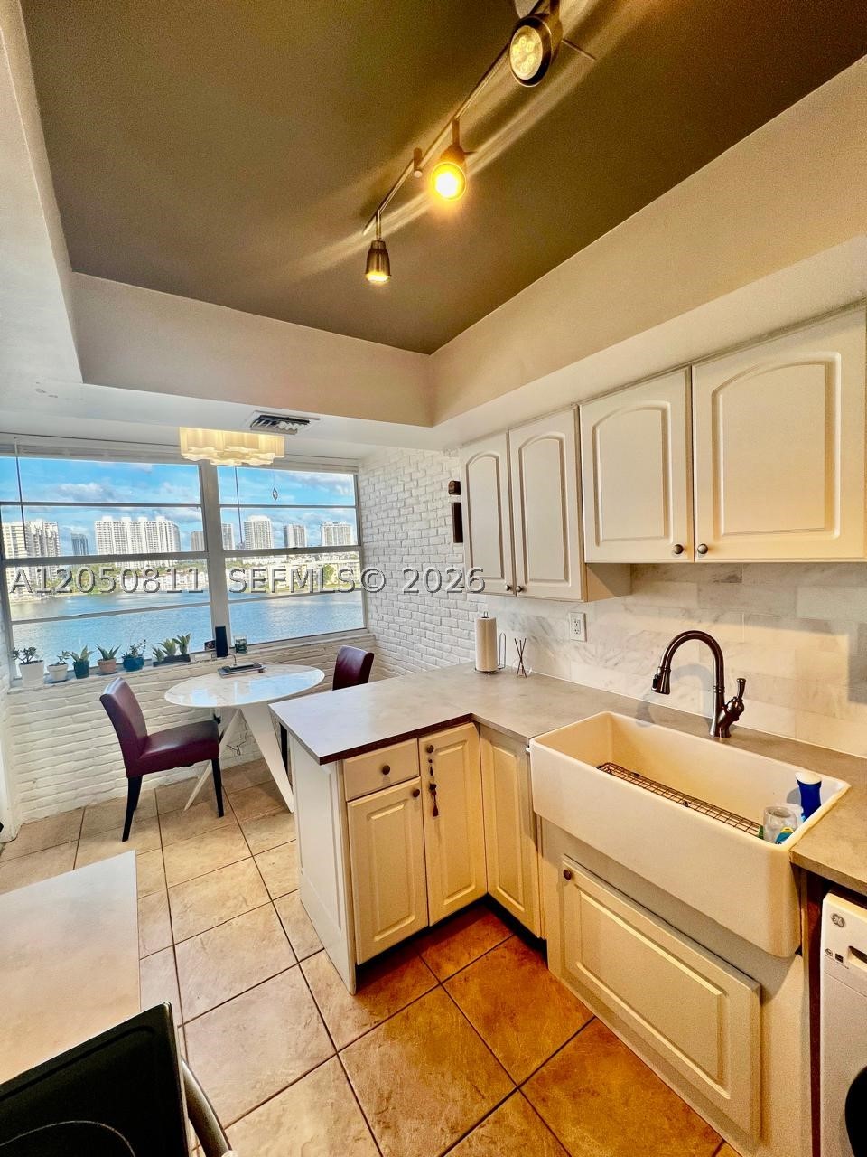 Aventura FL 33160 - A12050811