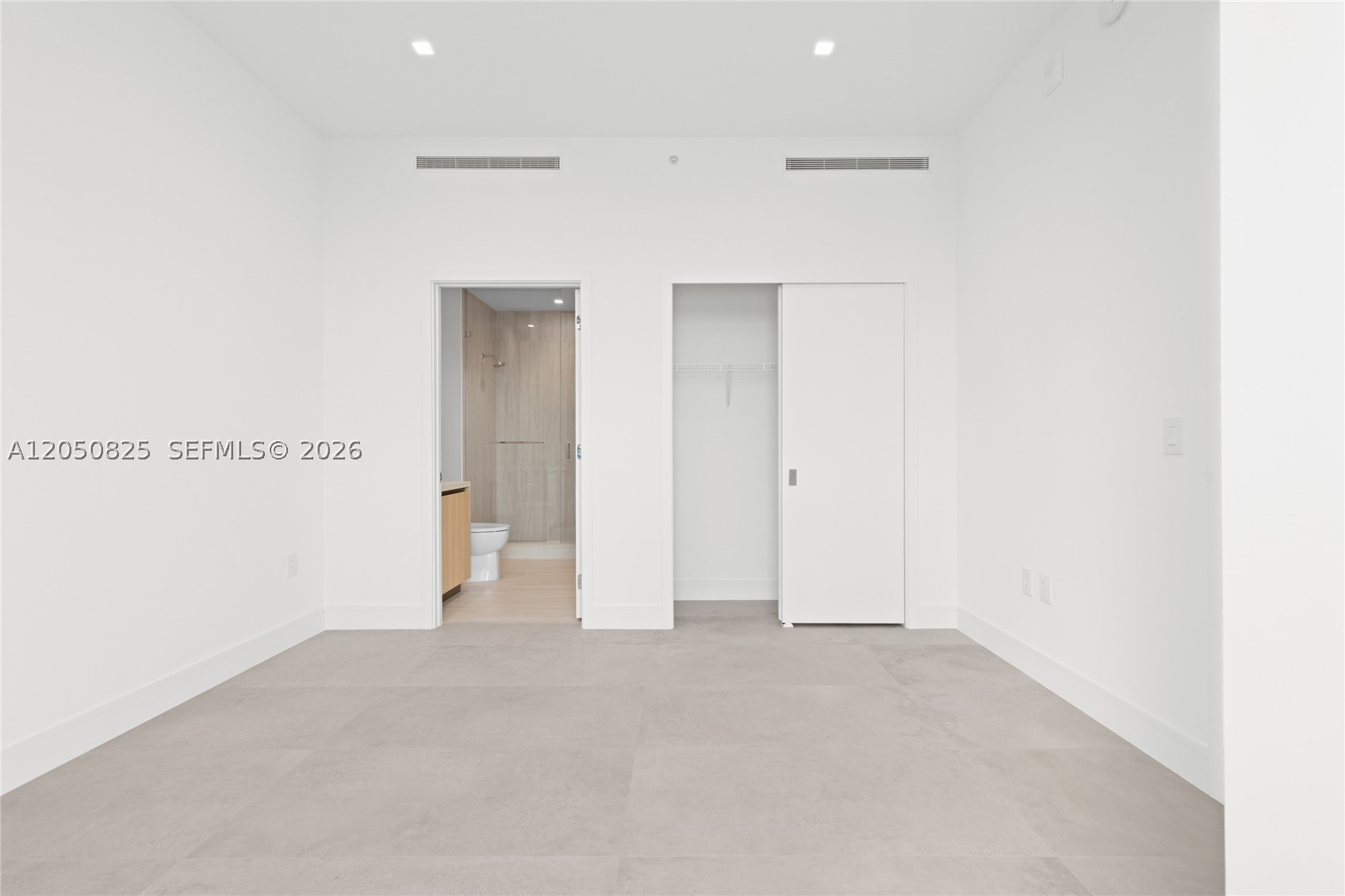 2411 Laguna Cr #606, Miami FL 33181