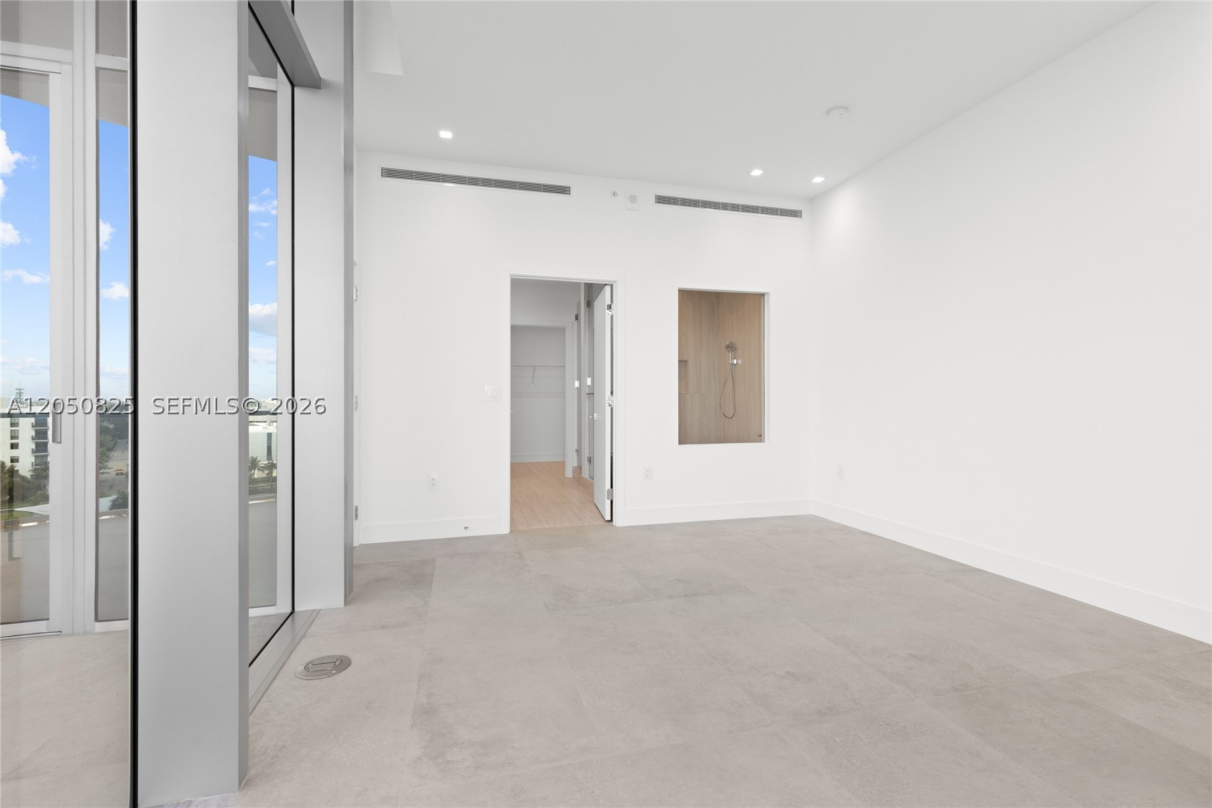 2411 Laguna Cr #606, Miami FL 33181