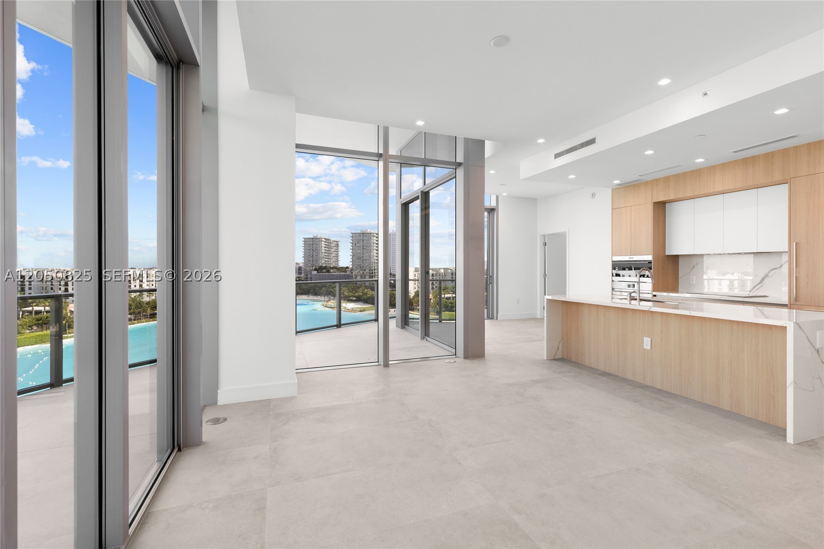 2411 Laguna Cr #606, Miami FL 33181