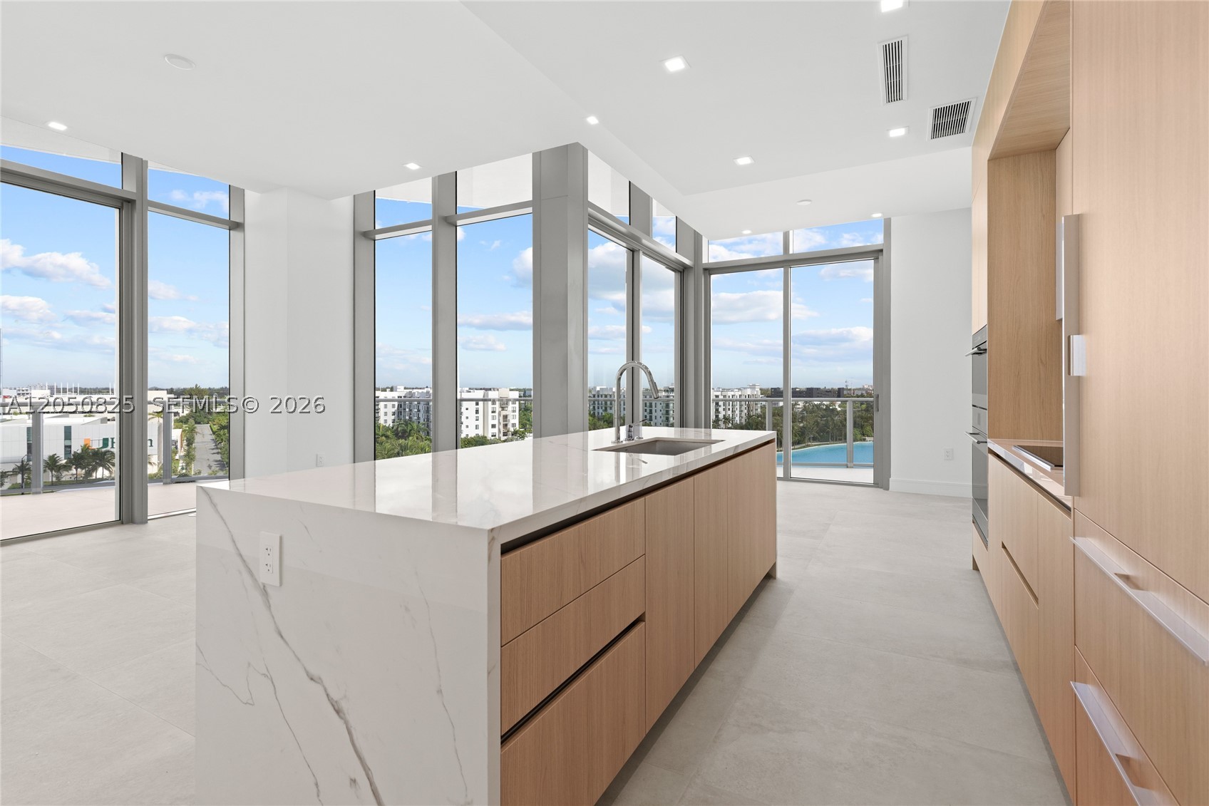 2411 Laguna Cr #606, Miami FL 33181