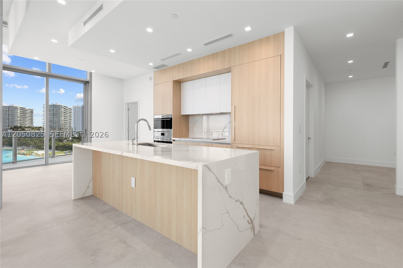 2411 Laguna Cr #606, Miami FL 33181