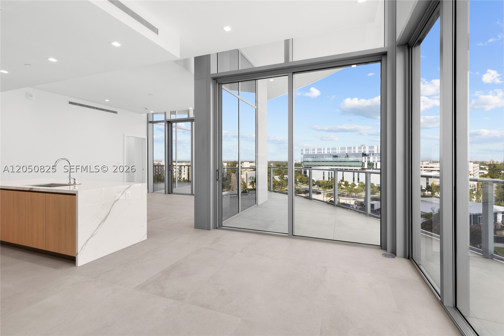 2411 Laguna Cr #606, Miami FL 33181