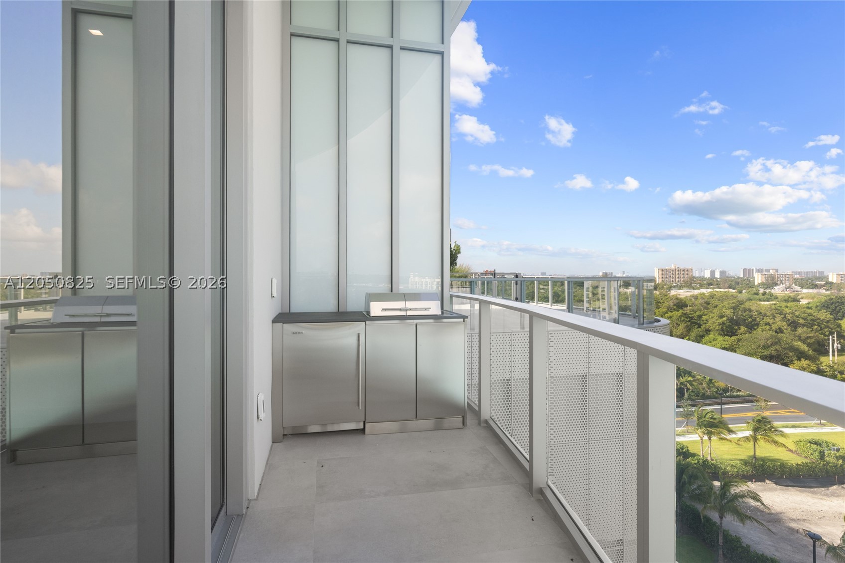 2411 Laguna Cr #606, Miami FL 33181