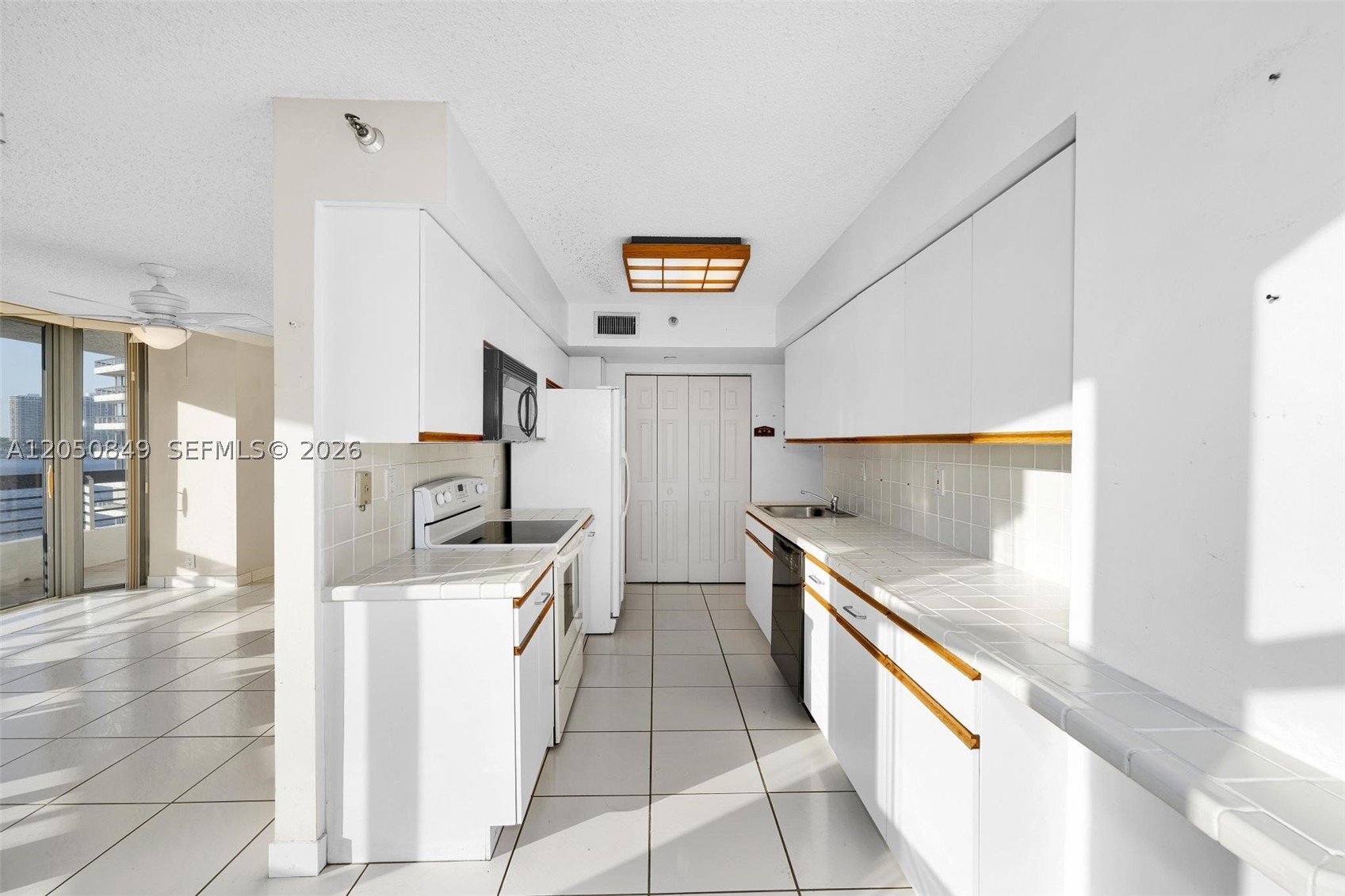 3530 Mystic Pointe Dr #710, Aventura FL 33180
