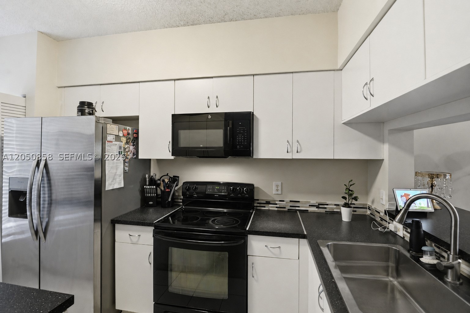21 Simonton Cir, Weston FL 33326