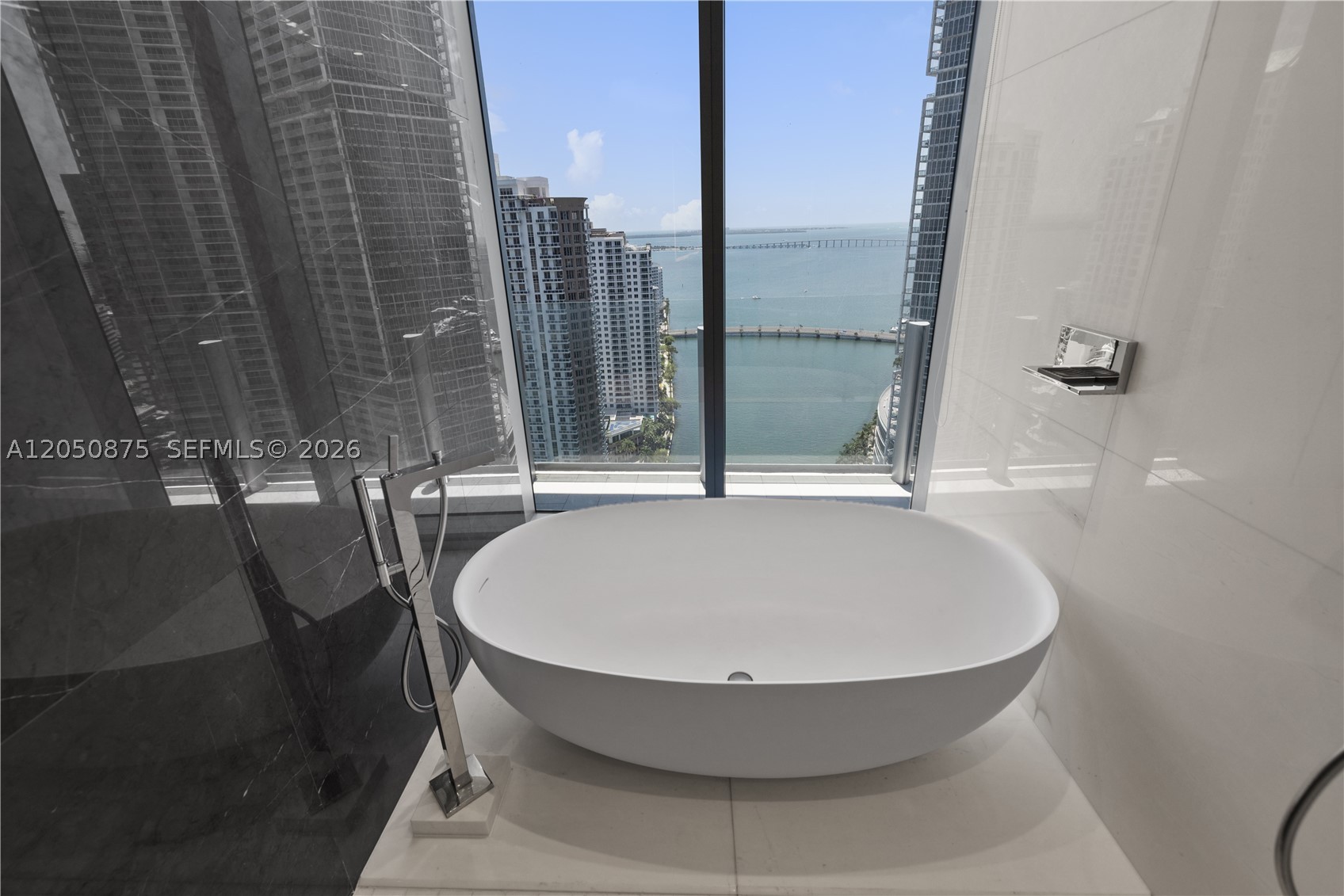 300 Biscayne Blvd Way #3104, Miami FL 33131