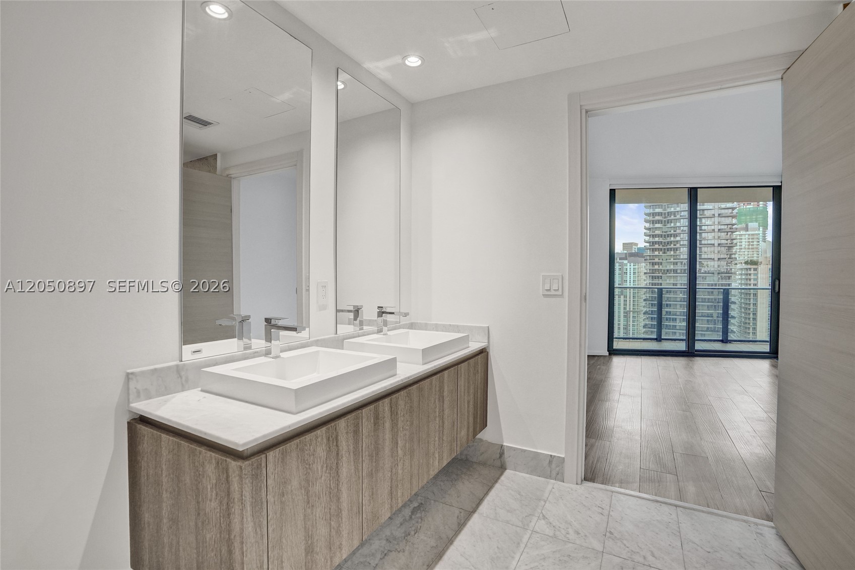 801 S Miami Ave #3903, Miami FL 33130