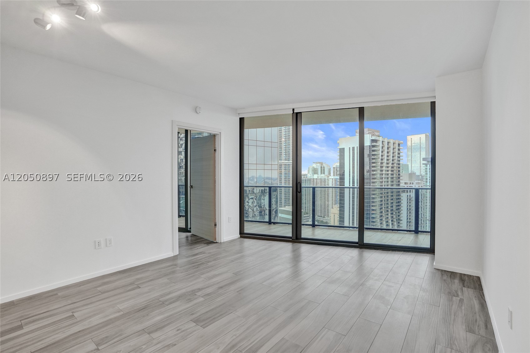 801 S Miami Ave #3903, Miami FL 33130