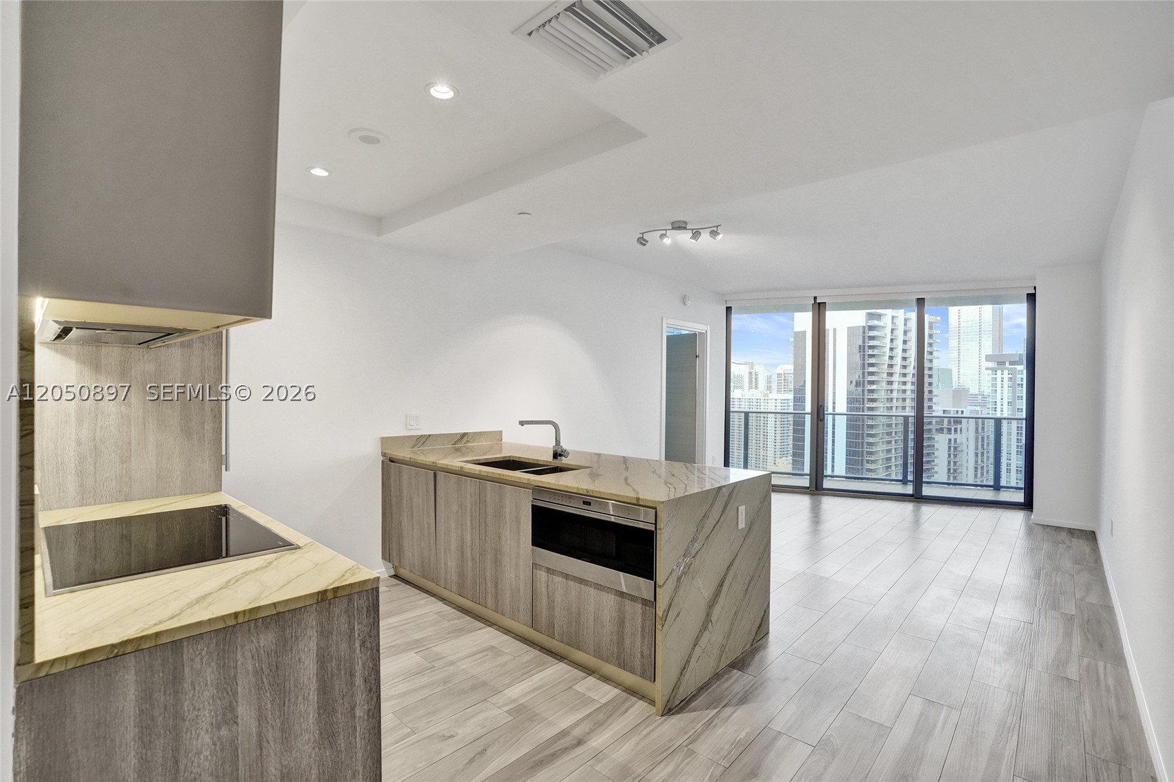 801 S Miami Ave #3903, Miami FL 33130
