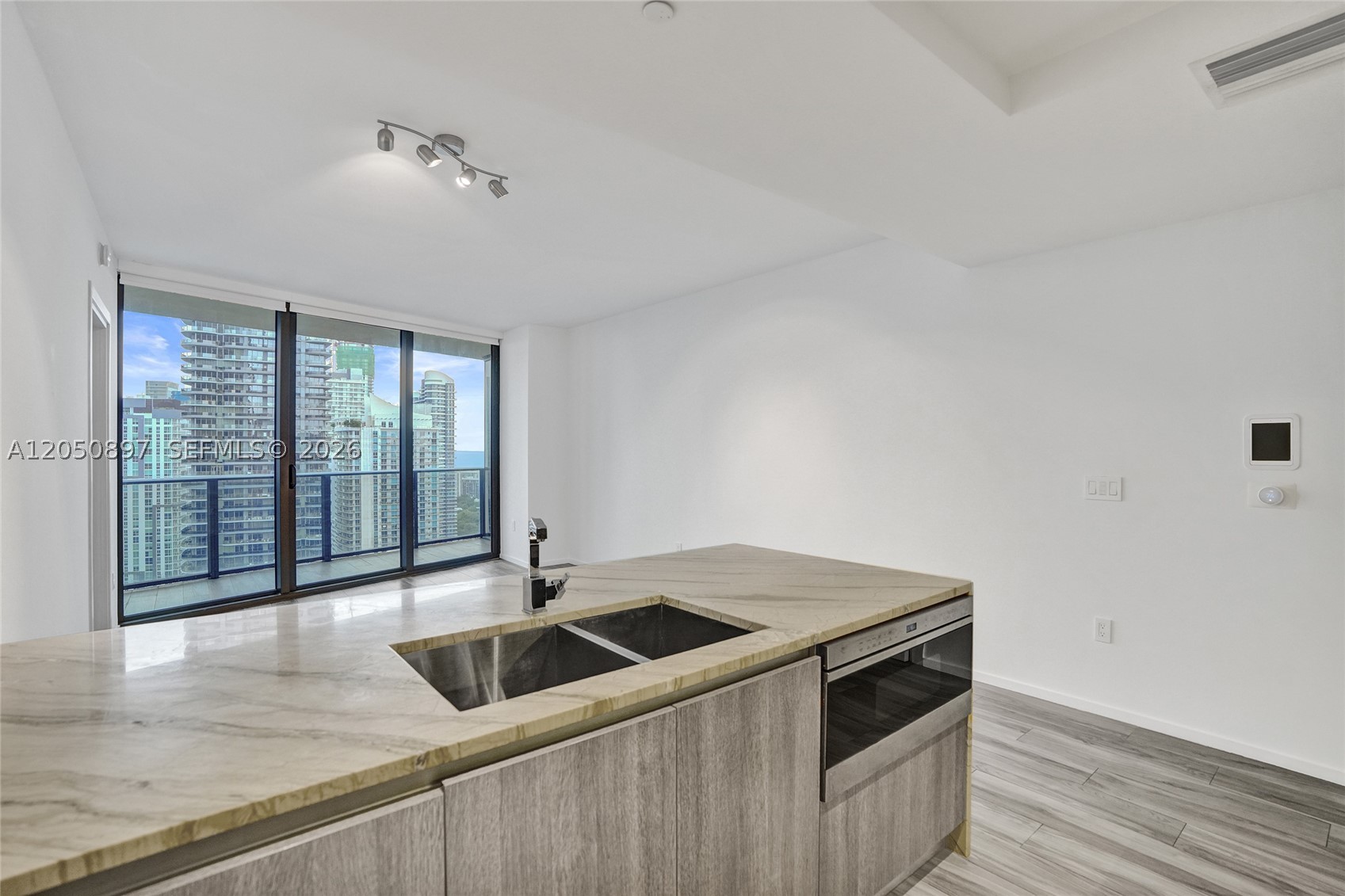 801 S Miami Ave #3903, Miami FL 33130