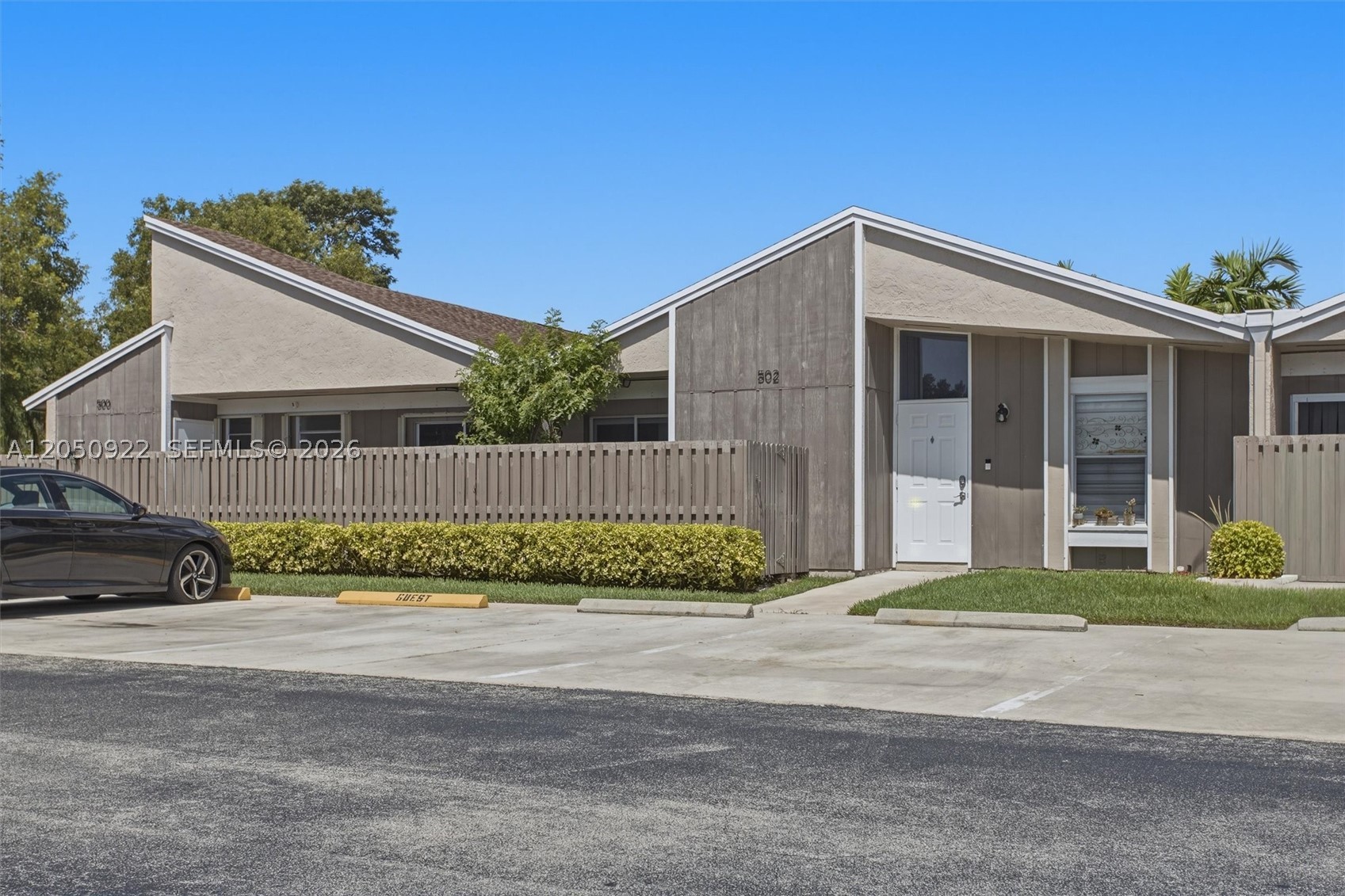 502 Woodgate Cir #B, Sunrise FL 33326