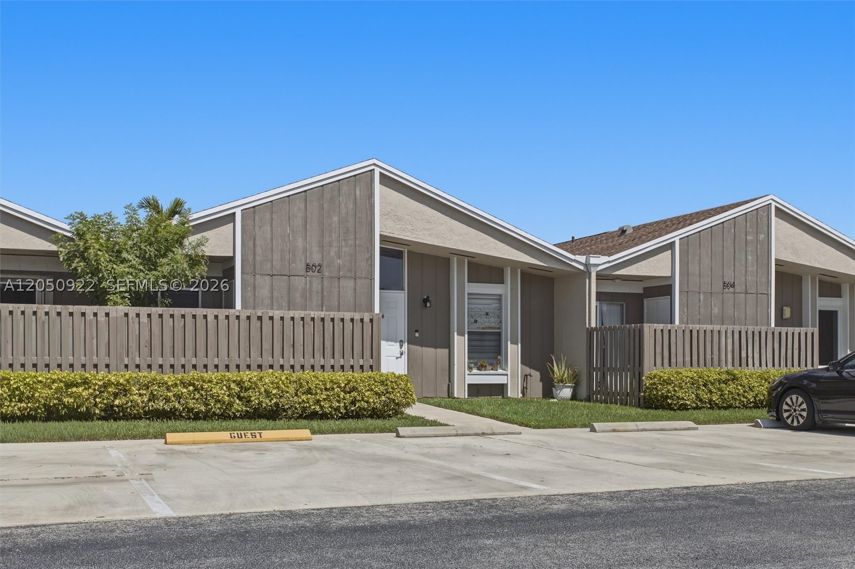 502 Woodgate Cir #B, Sunrise FL 33326