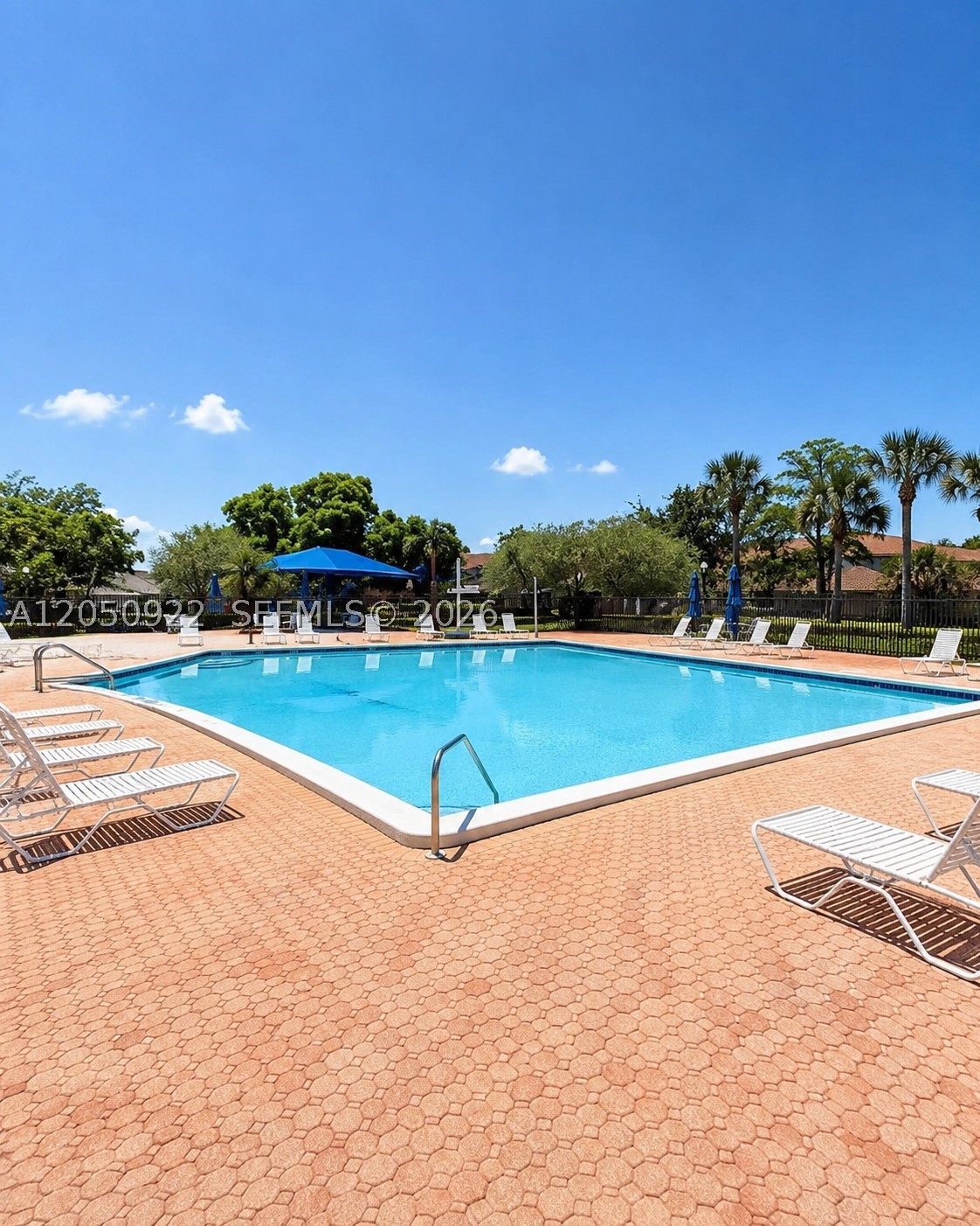 502 Woodgate Cir #B, Sunrise FL 33326
