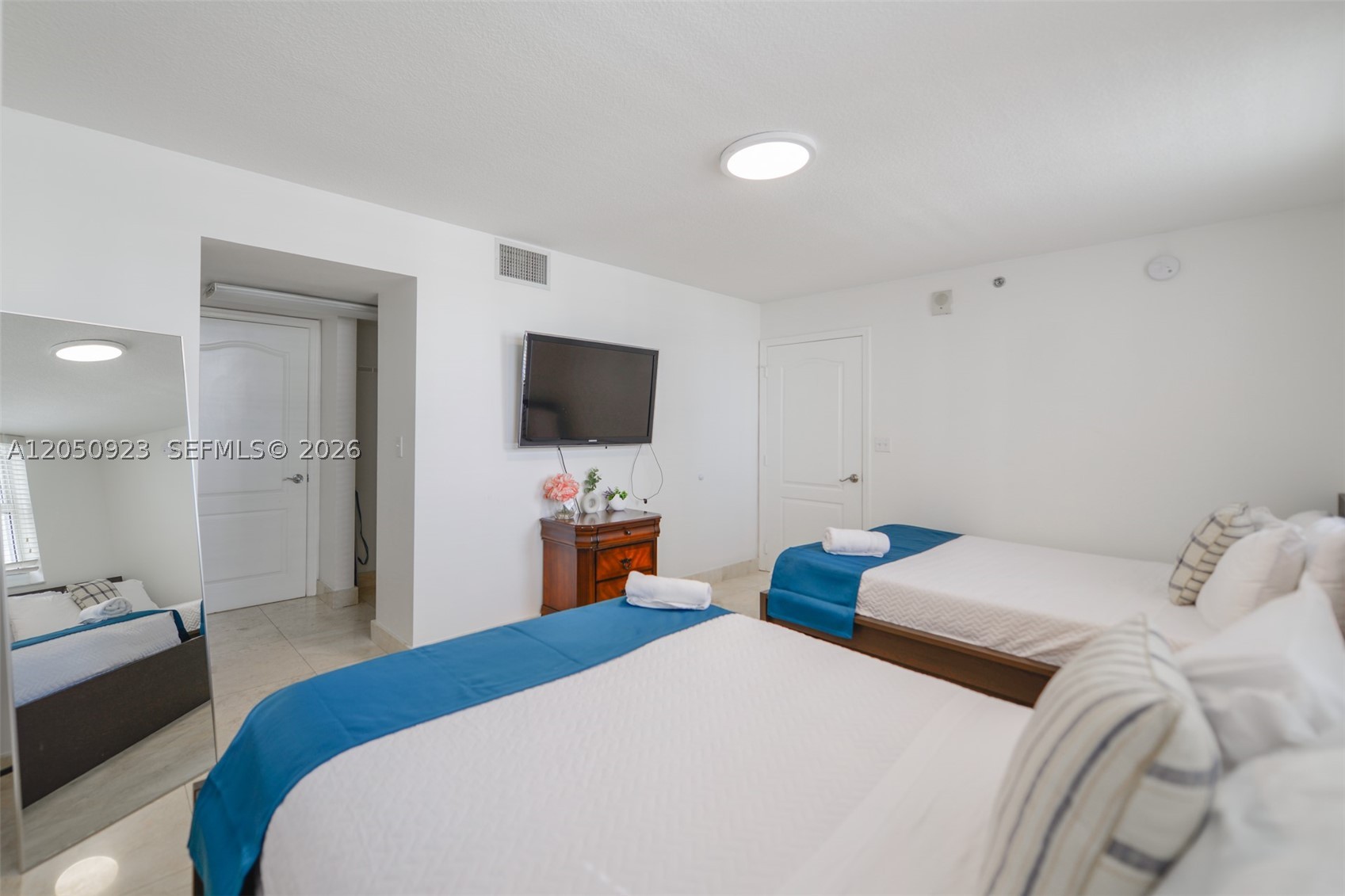 1200 Brickell Bay Dr #2324, Miami FL 33131