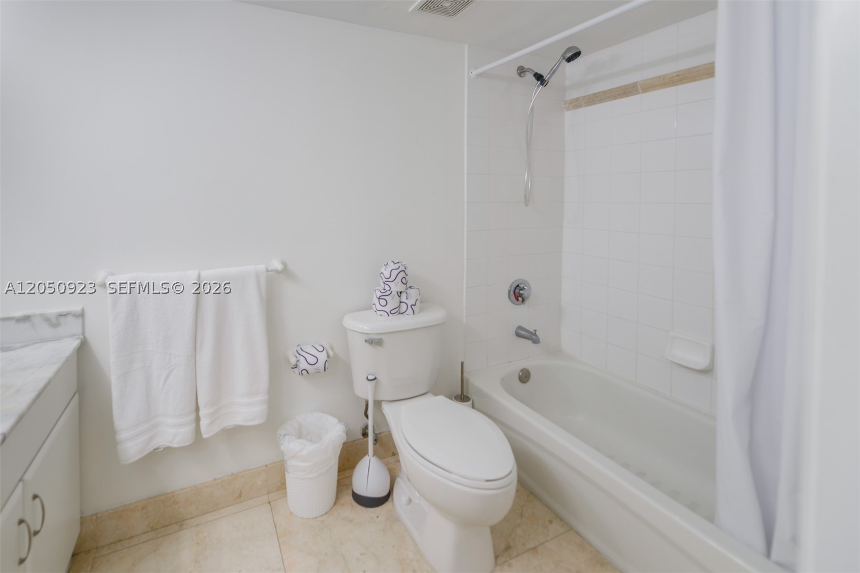 1200 Brickell Bay Dr #2324, Miami FL 33131