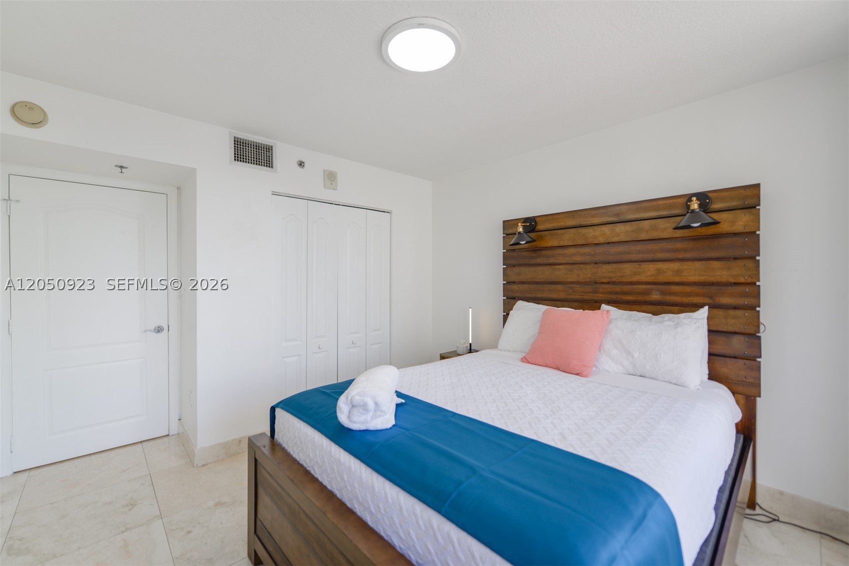 1200 Brickell Bay Dr #2324, Miami FL 33131