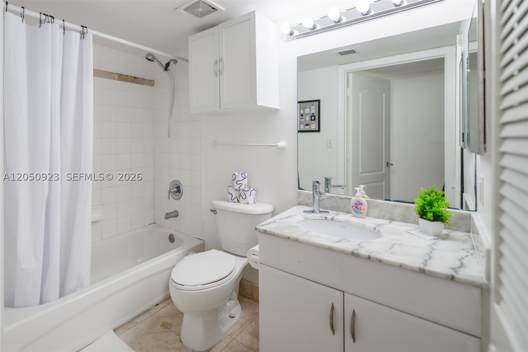 1200 Brickell Bay Dr #2324, Miami FL 33131