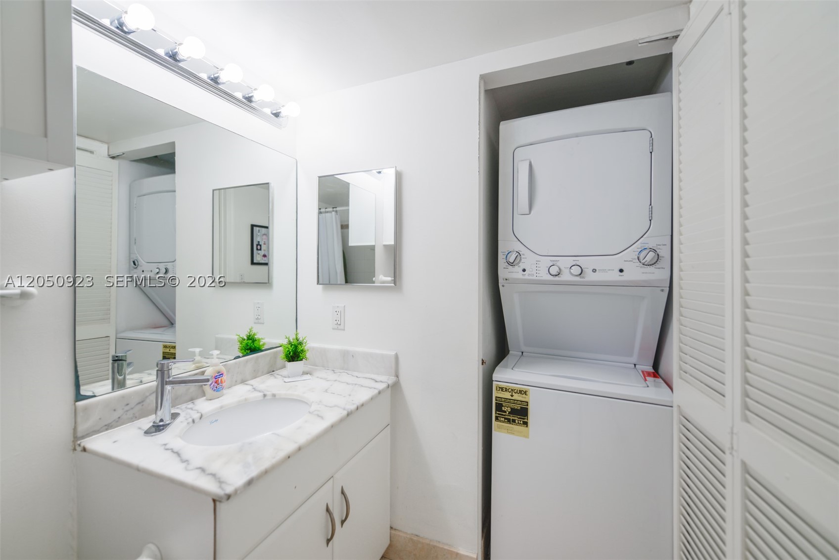 1200 Brickell Bay Dr #2324, Miami FL 33131