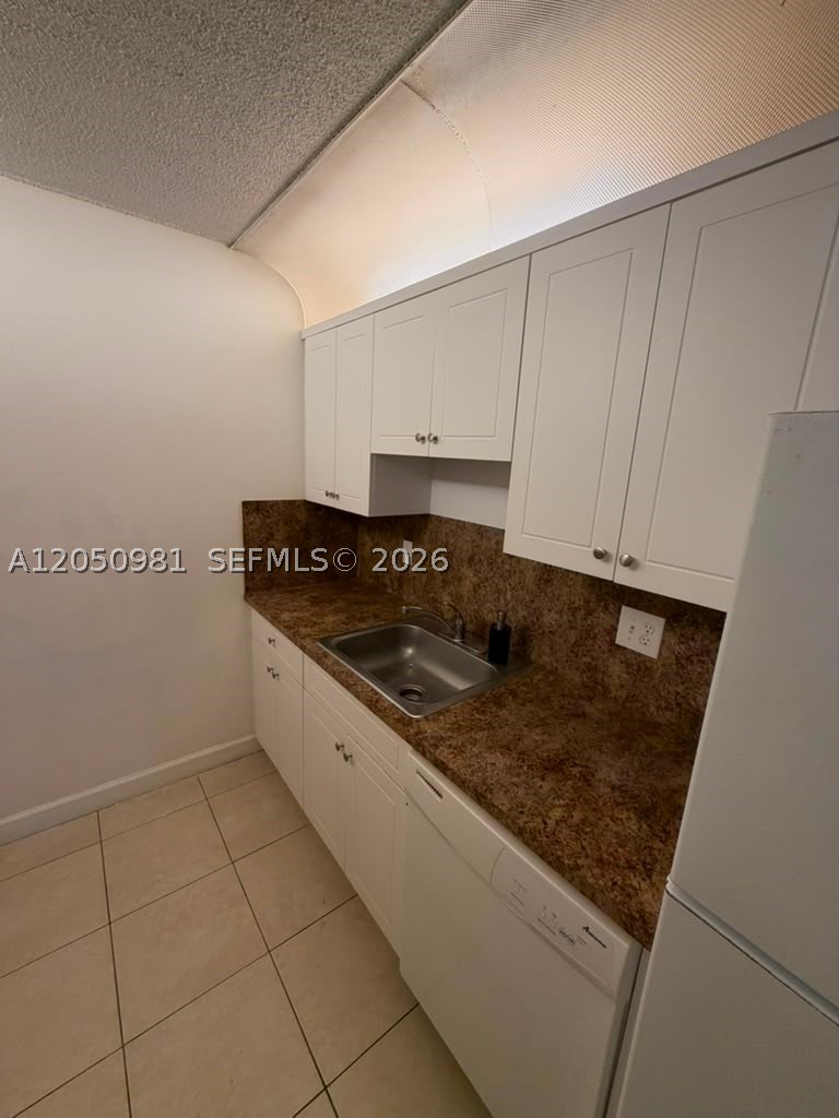 8200 SW 210th St #303, Cutler Bay FL 33189