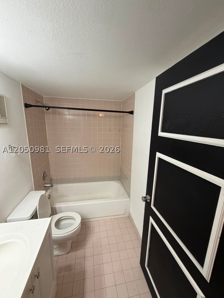 8200 SW 210th St #303, Cutler Bay FL 33189