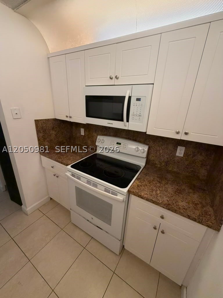 8200 SW 210th St #303, Cutler Bay FL 33189