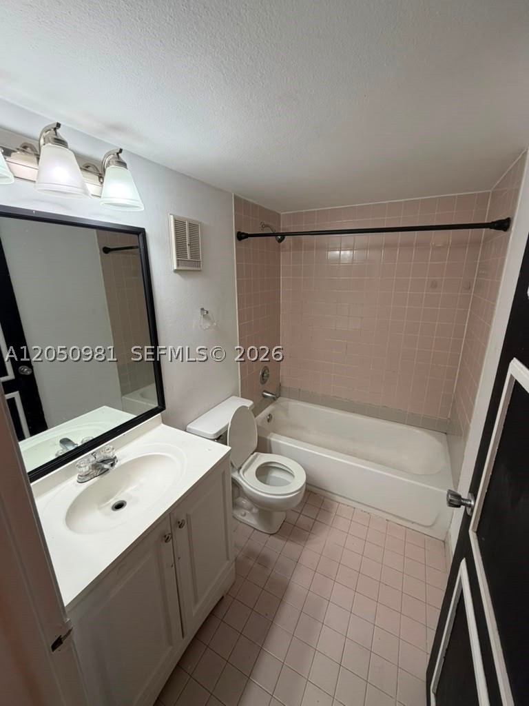 8200 SW 210th St #303, Cutler Bay FL 33189