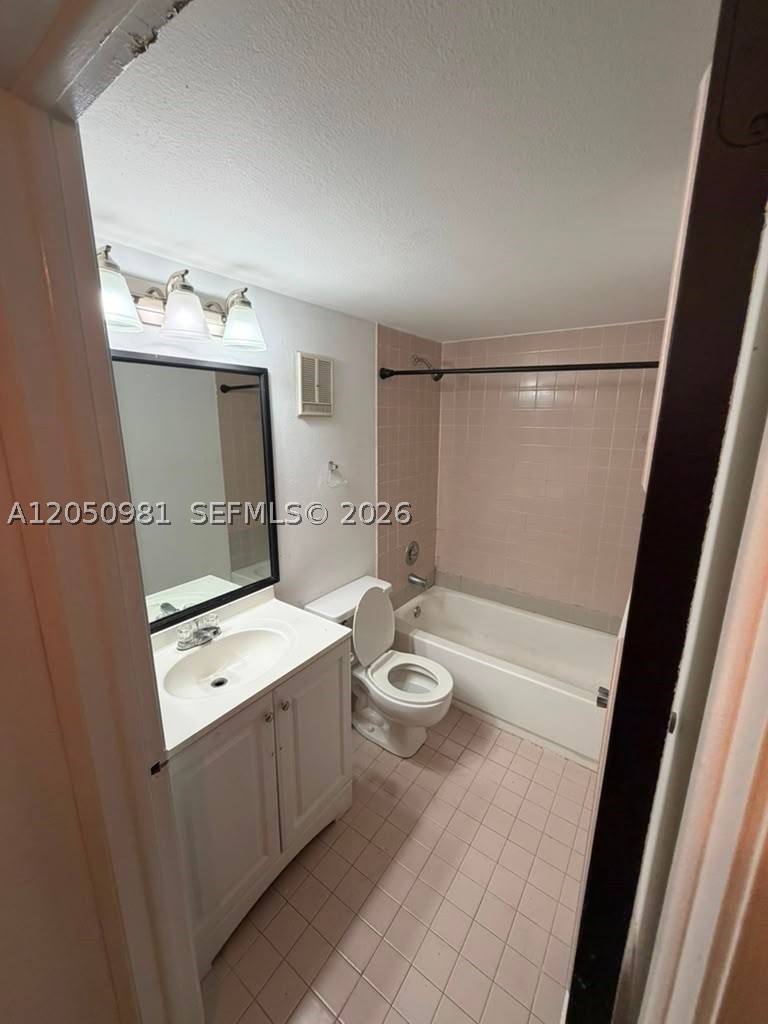 8200 SW 210th St #303, Cutler Bay FL 33189