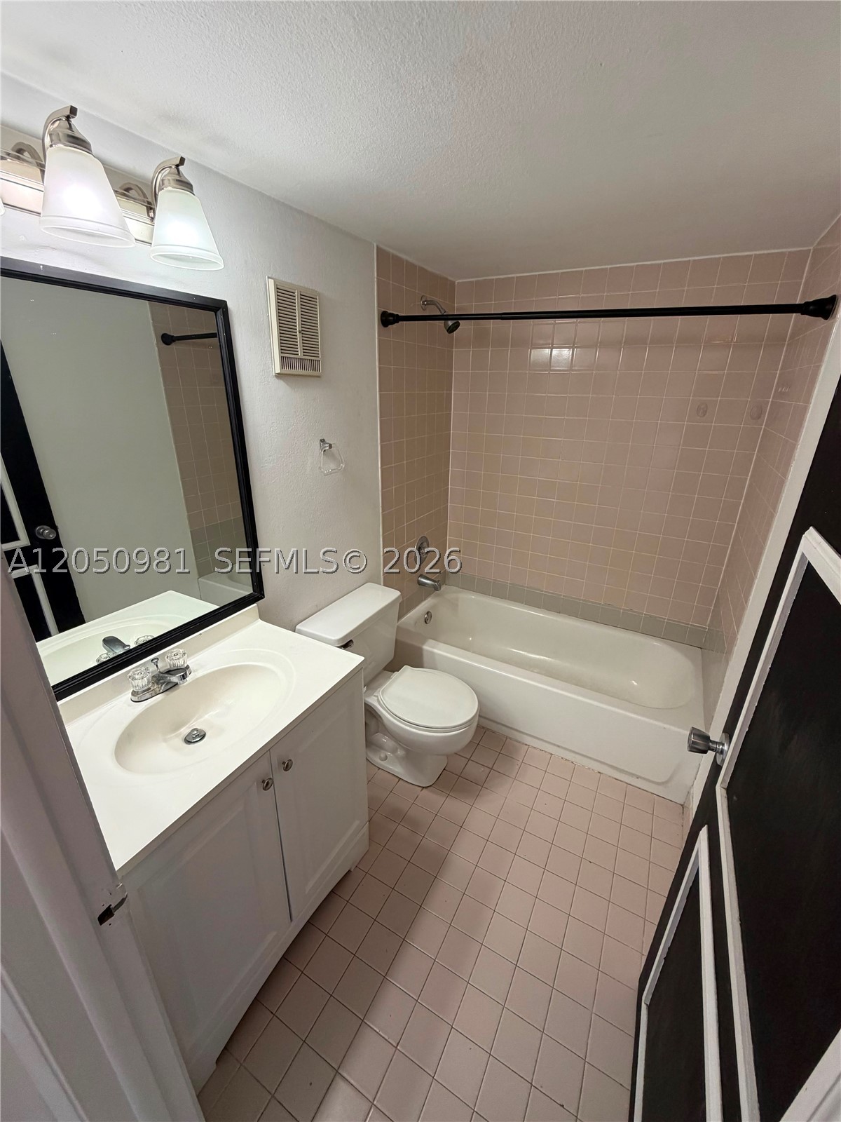 8200 SW 210th St #303, Cutler Bay FL 33189