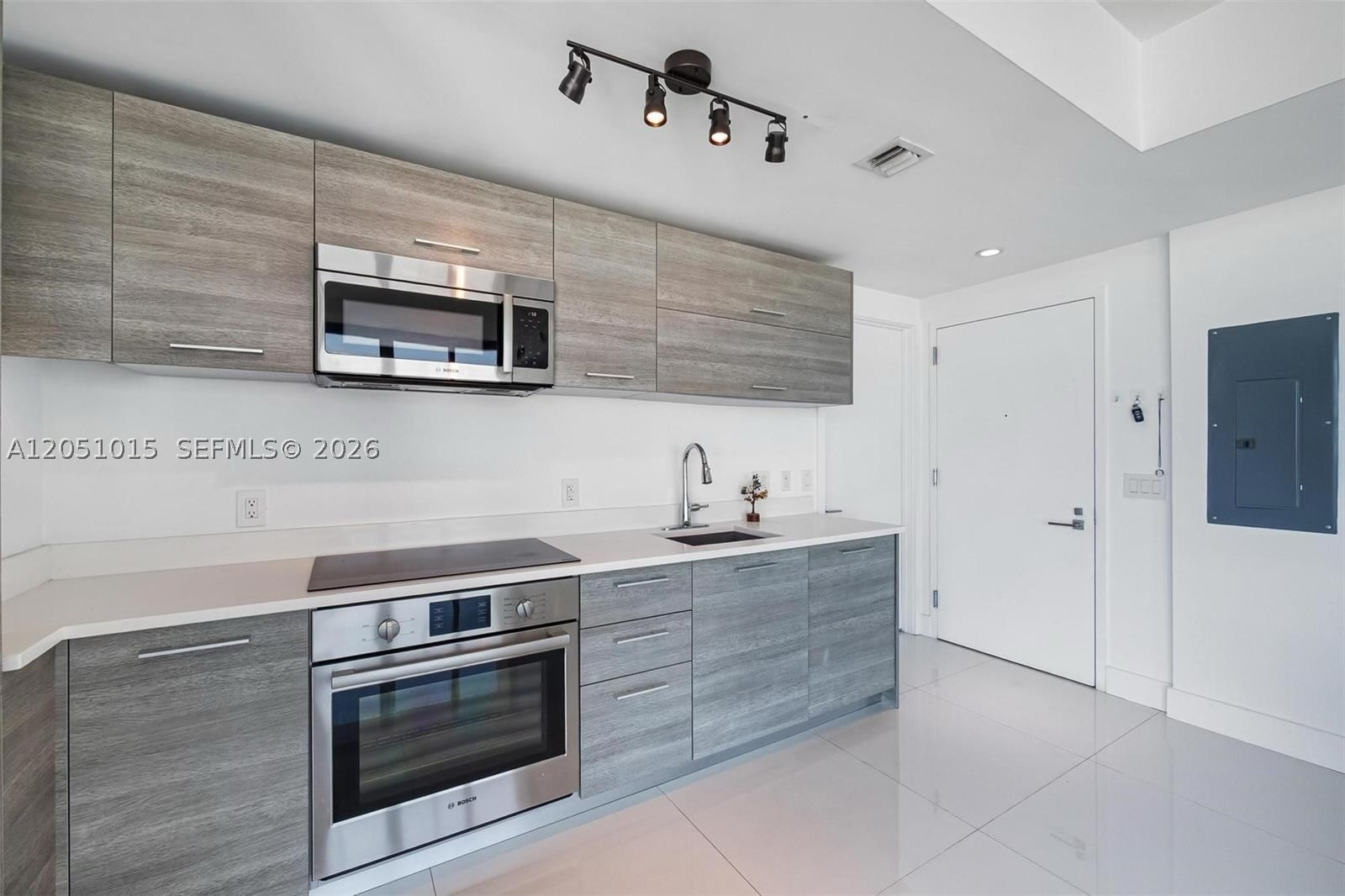 650 NE 32nd St #3408, Miami FL 33137