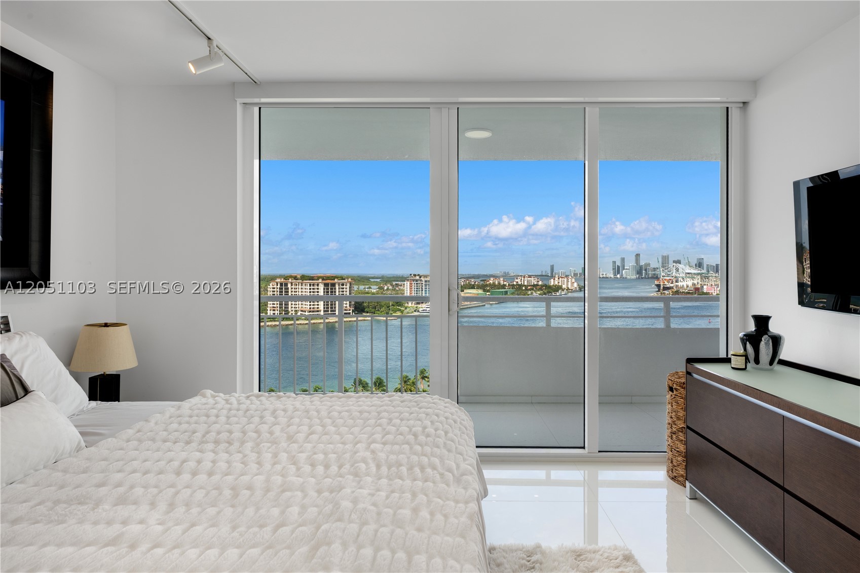 400 S Pointe Dr #1805, Miami Beach FL 33139