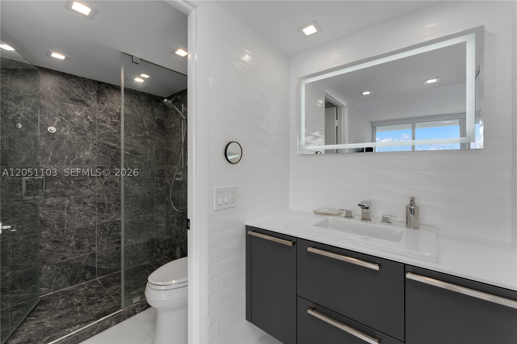 400 S Pointe Dr #1805, Miami Beach FL 33139