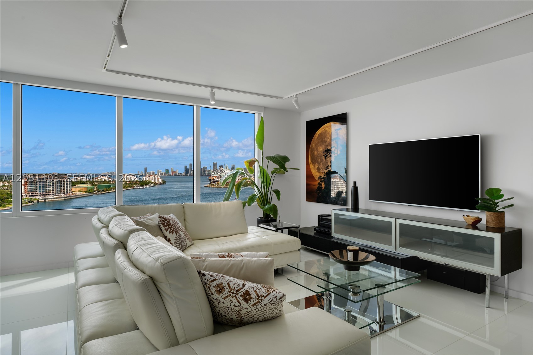 400 S Pointe Dr #1805, Miami Beach FL 33139