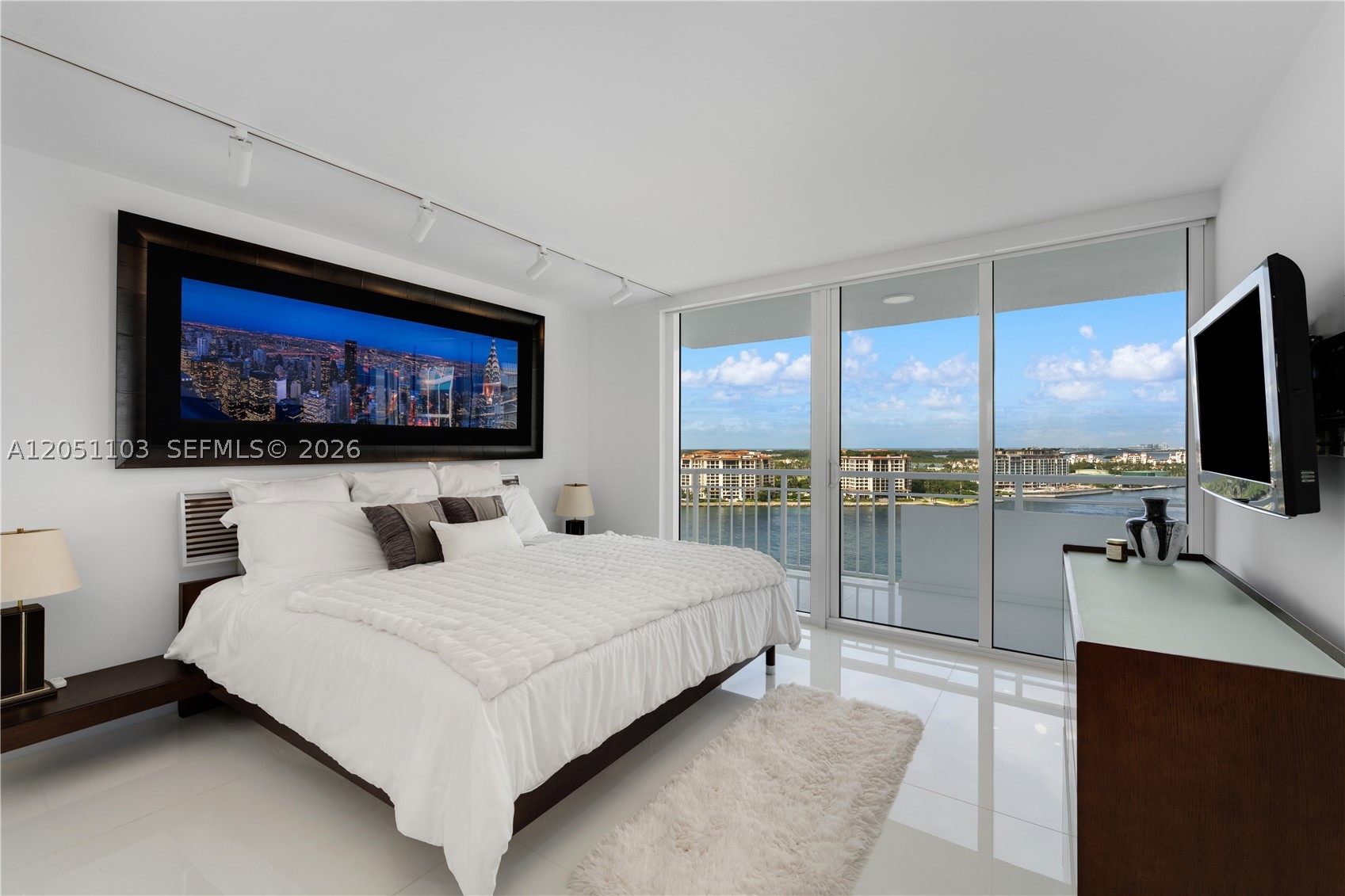 400 S Pointe Dr #1805, Miami Beach FL 33139