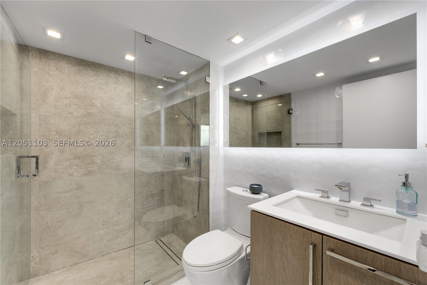 400 S Pointe Dr #1805, Miami Beach FL 33139