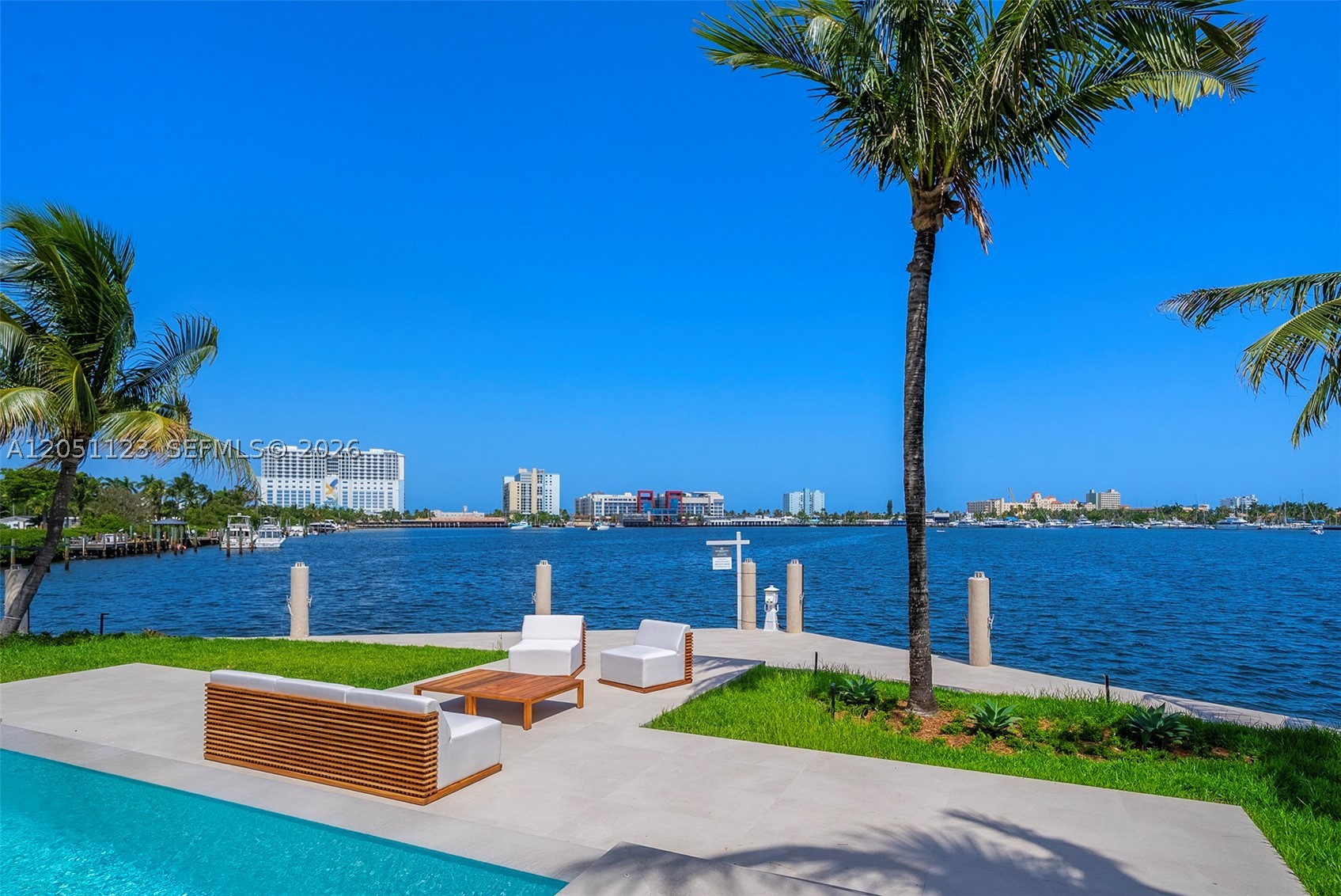 900 N Northlake Dr, Hollywood FL 33019