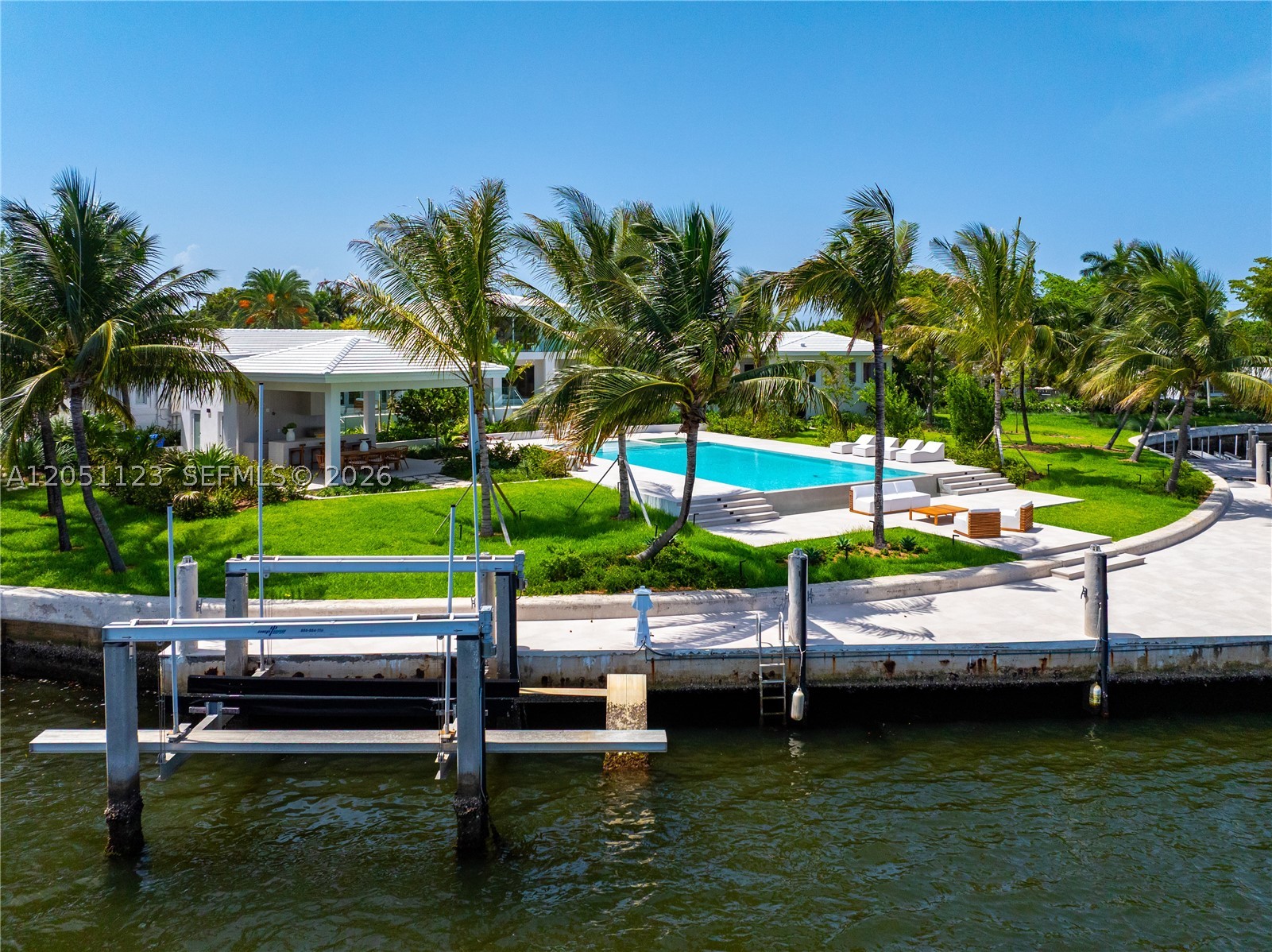 900 N Northlake Dr, Hollywood FL 33019
