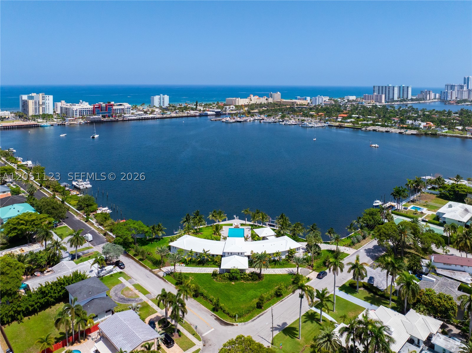 900 N Northlake Dr, Hollywood FL 33019