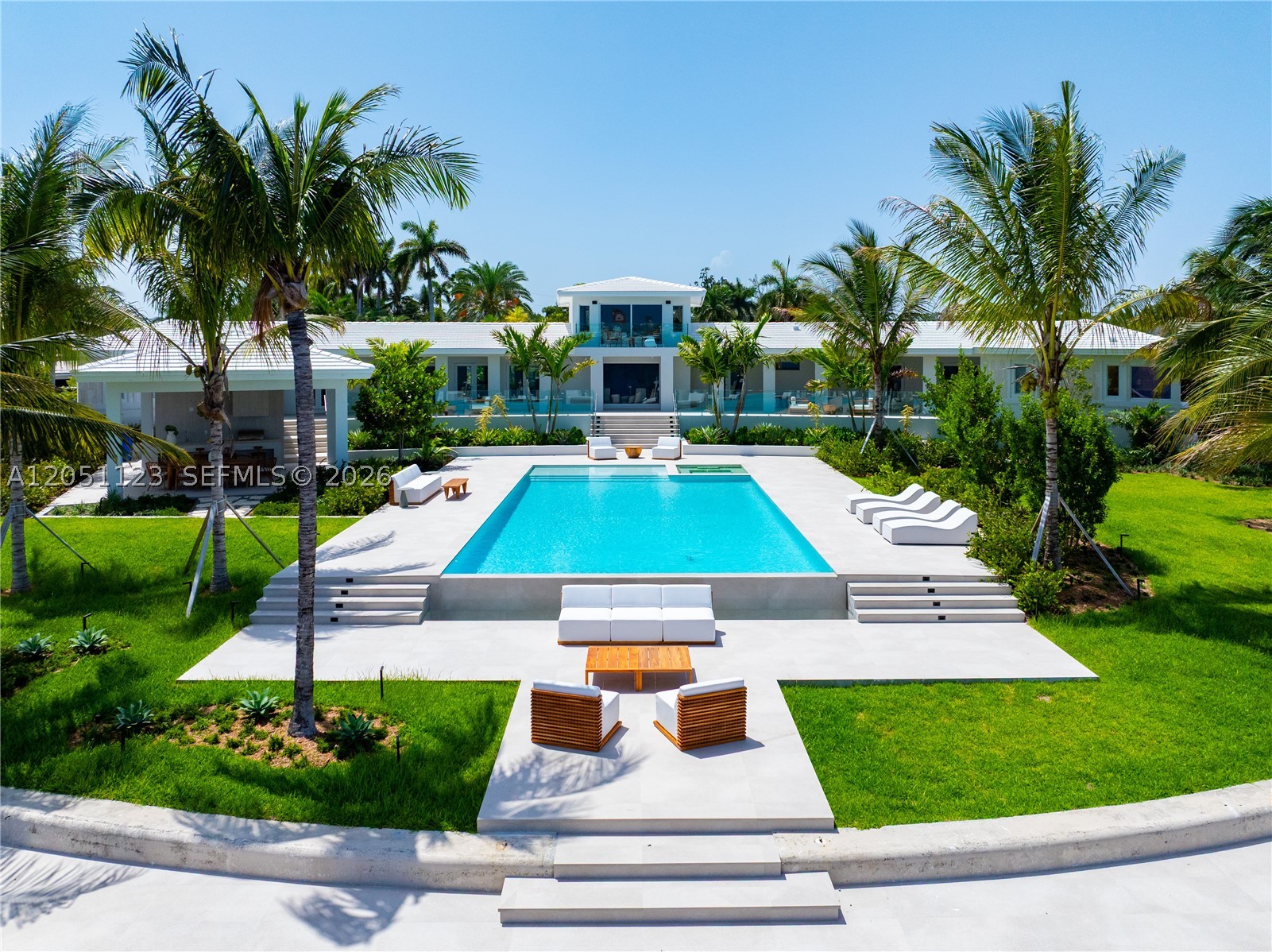900 N Northlake Dr, Hollywood FL 33019