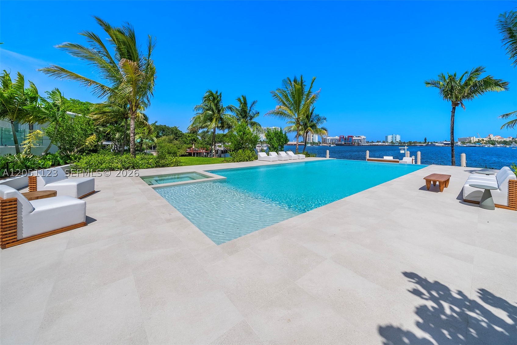 900 N Northlake Dr, Hollywood FL 33019