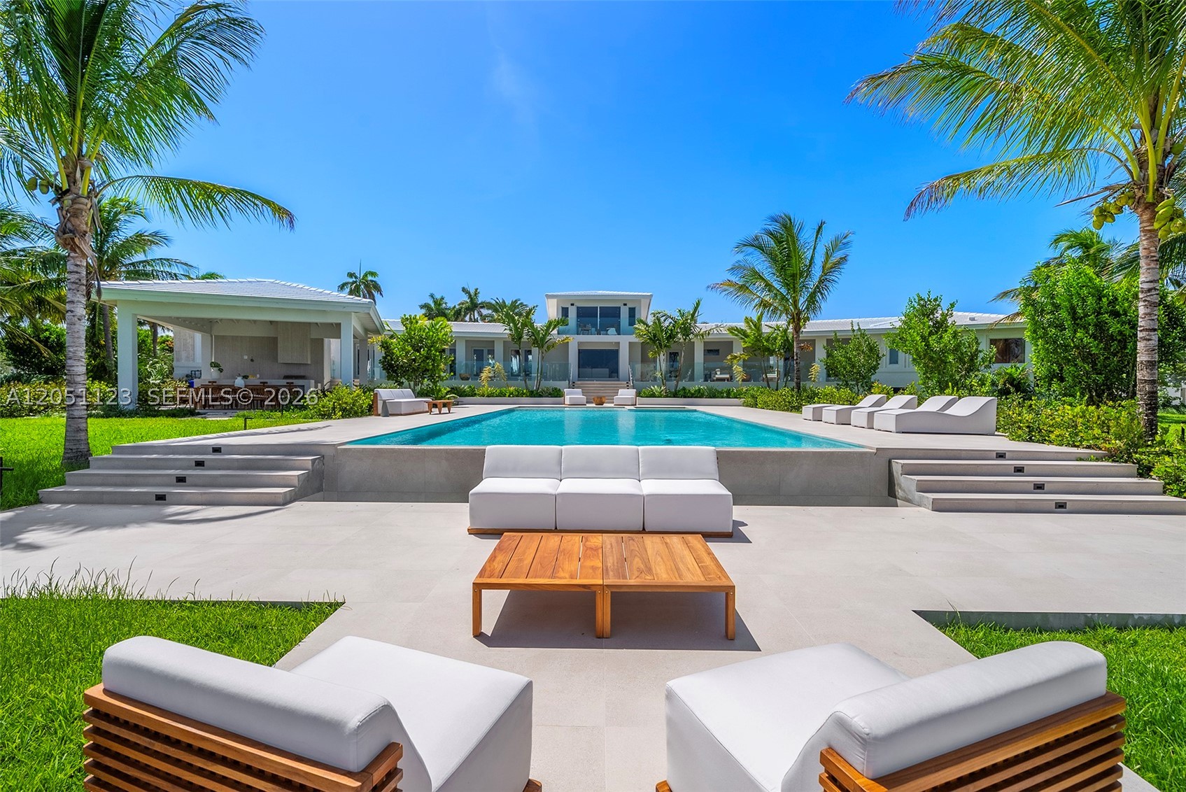900 N Northlake Dr, Hollywood FL 33019